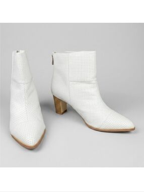 Midnight Velvet Size 9.5 Boots Ankle Booties Pinhole Perforated White Faux Zip